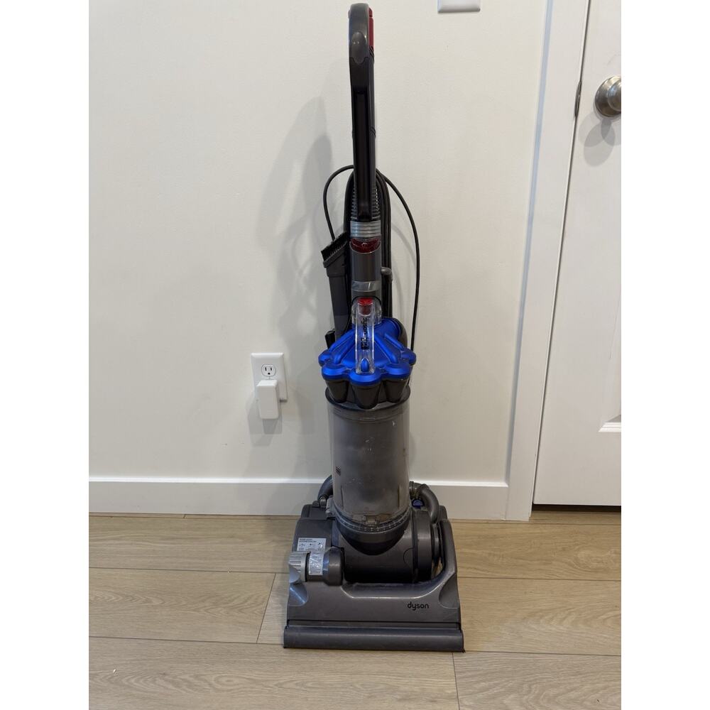 Dyson DC33 Multifloor Bagless Upright Vacuum Cleaner - Tested